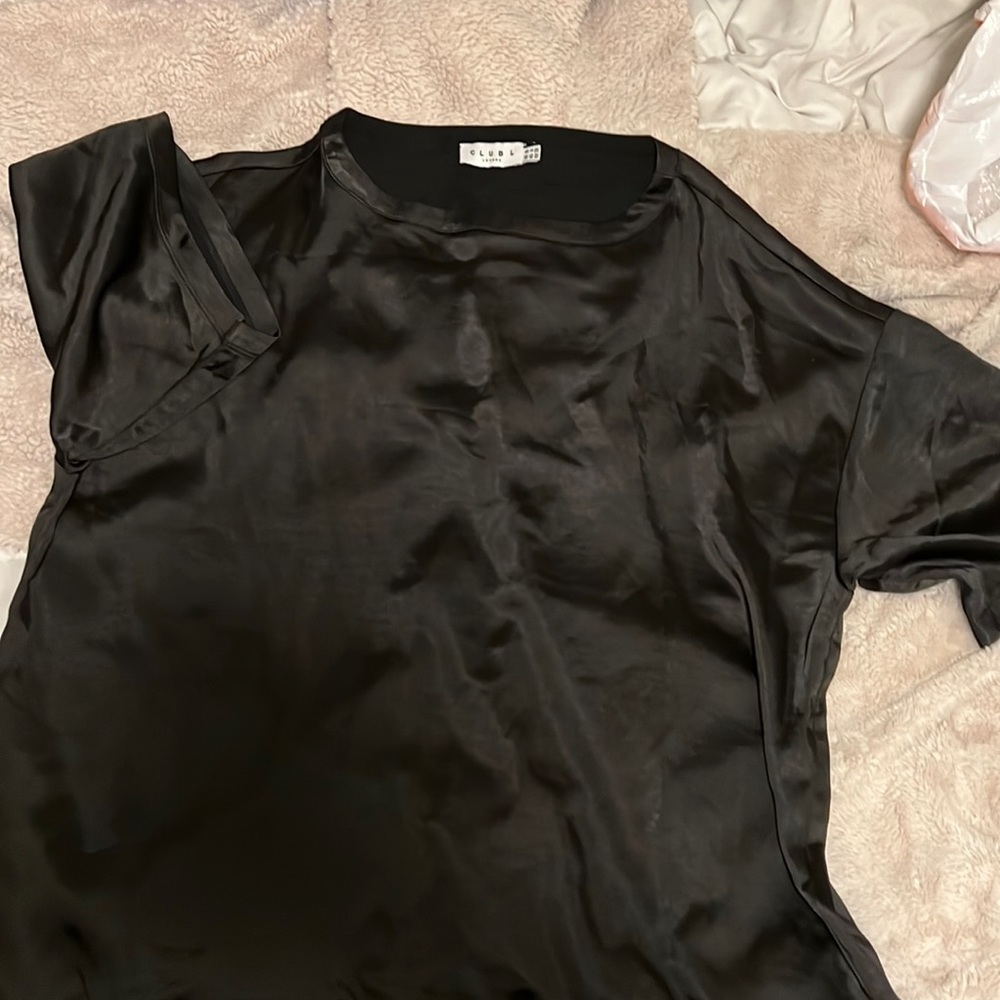 CLUB L LONDON black “satin feel” (polyester) top EUC